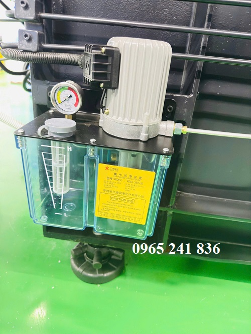 Ứng dụng bơm dầu tự động gắn đồng hồ &aacute;p suất