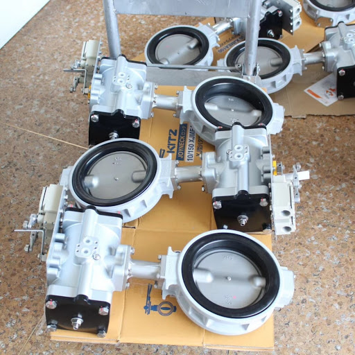 van_buom_dieu_khien_khi_nen_nhat_ban3