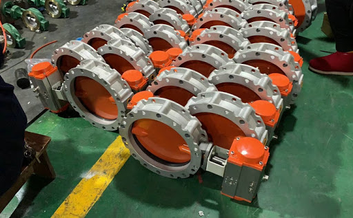 van_buom_xi_mang_dieu_khien_khi_nen_nhua