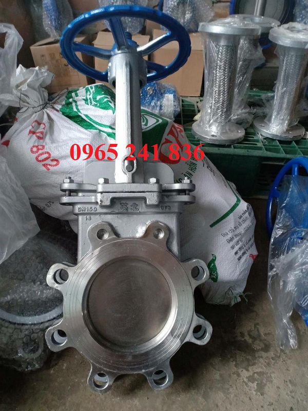 van_cong_dao_inox_tay_quay