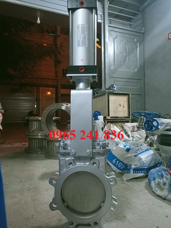 van_cong_dao_thep_dieu_khien_khi_nen